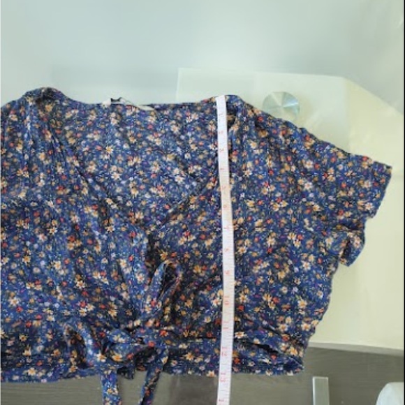 Matching set American eagle with button down top and soft shorts - Picture 3 of 11